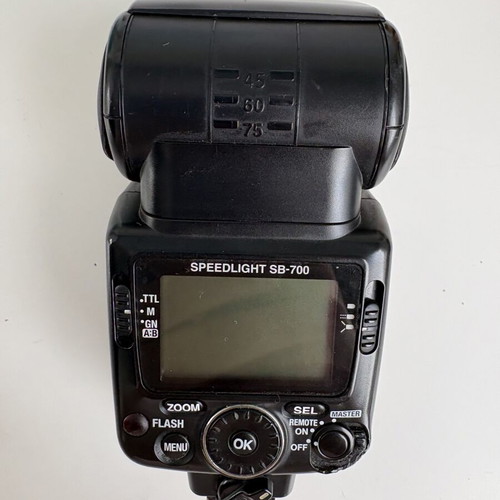 Nikon SpeedLight SB-700 flash unit