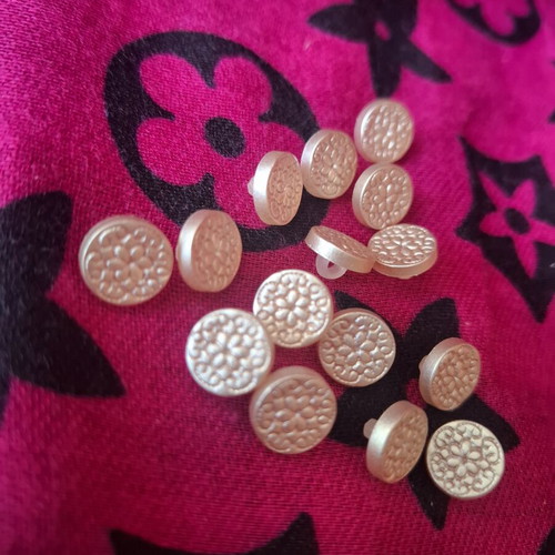 Decorative craft buttons set of 15, like new, 1cm
