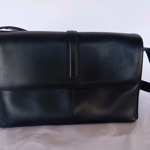 Classic women's shoulder bag like new, black