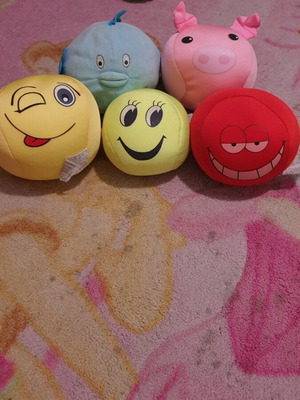 Plush balls like new, set