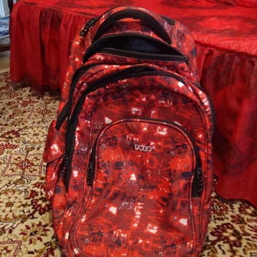 Pollo school bag like new with 5 compartments and wheels