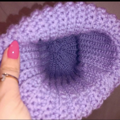 Knitted women's hat like new, purple, elastic fit