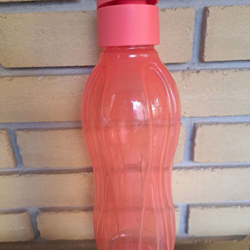 Tupperware 1-liter bottle new, salmon color