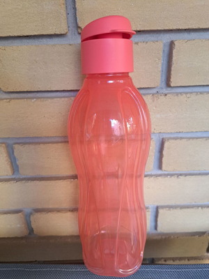 Tupperware 1-liter bottle new, salmon color