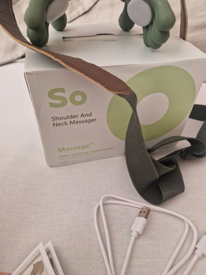 Shoulder and Neck Massager with 4D Neck Heater and USB, New