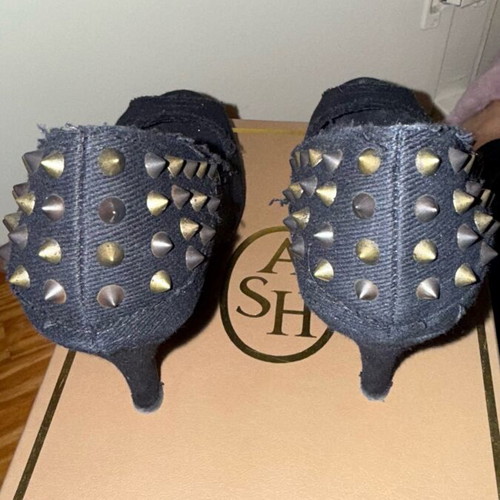 Ash pumps like new, black, size 39