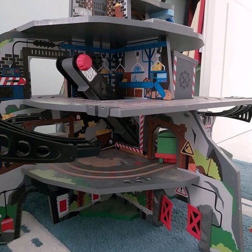 Hape ξύλινος τριόροφος σιδηρόδρομος μεταχειρισμένος με αξεσουάρ