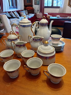 Porcelain coffee set collectible like new, 18 pieces