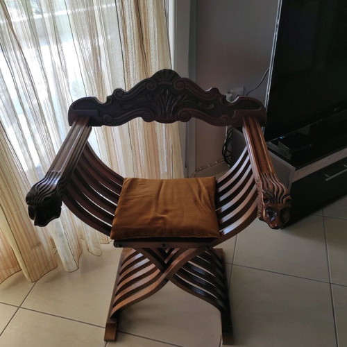 Chess furniture like new with 2 chairs and backgammon Italian