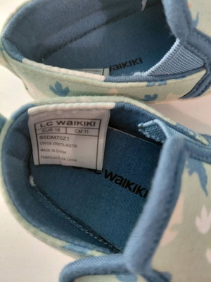 Baby shoes size 18 new