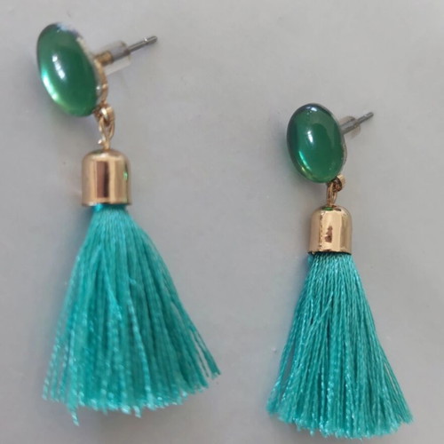 Dangling earrings with green tassels new