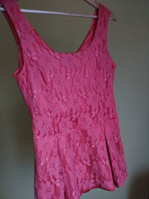 Vintage lace top used, coral to red, size M