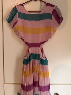 Chiffon dress with cut-out waist, medium, like new, multicolor