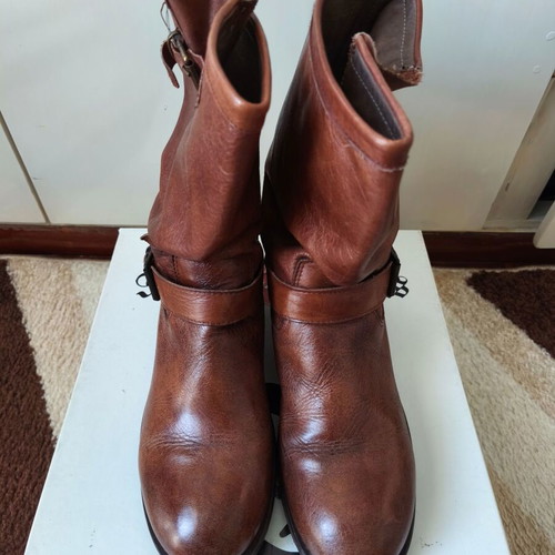 Women's brown cognac leather boots like new, size 39