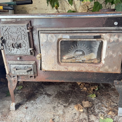 Wood Stove used with cast iron parts and large oven 45x45