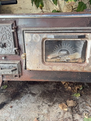 Wood Stove used with cast iron parts and large oven 45x45
