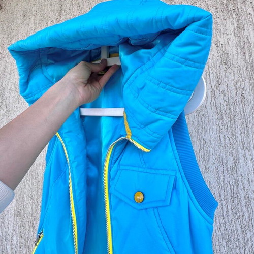 Burton Dryride sleeveless snow jacket size S like new, blue