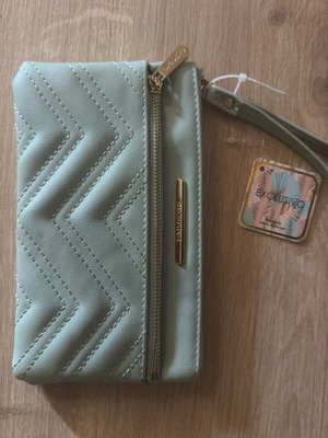 Wallet wristlet unused