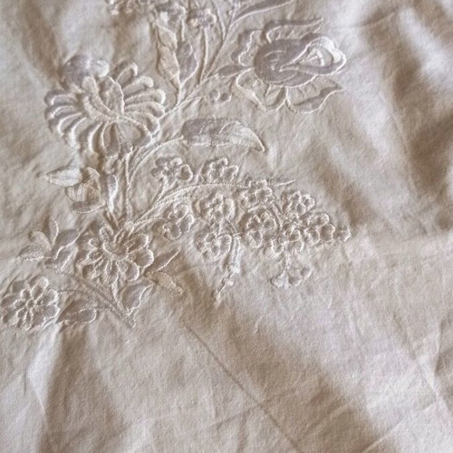Vintage embroidered round tablecloth 165 cm white/cream like new