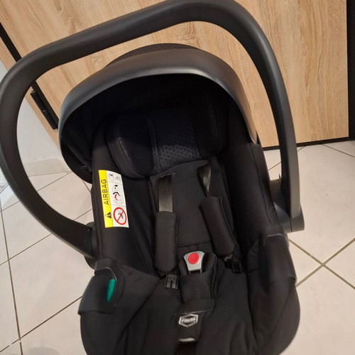 Kiddo Egg with base like new for baby safety