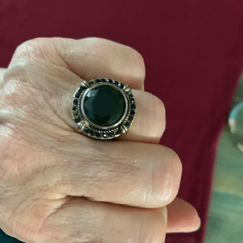 Vintage rings with green and burgundy stones like new