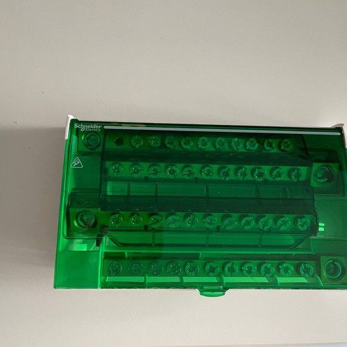 Schneider Electric LGY416048 4P 160A Busbar Distributor like new