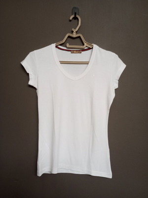 White women's T-shirt with V-neck like new, size M