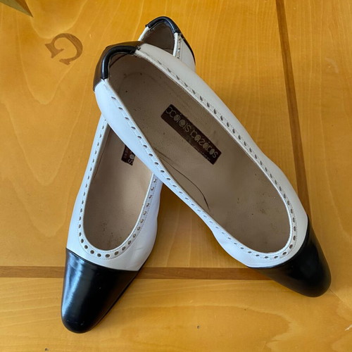 Charis Kazakos leather pumps used, white blue, size 40
