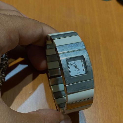 Donna Vivian women's watch used, unique model, battery needed