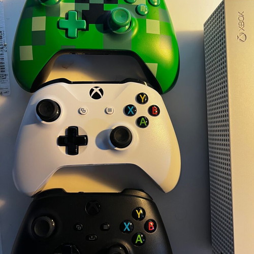 Xbox One S 500GB console like new with 3 wireless controllers Minecraft Creeper edition