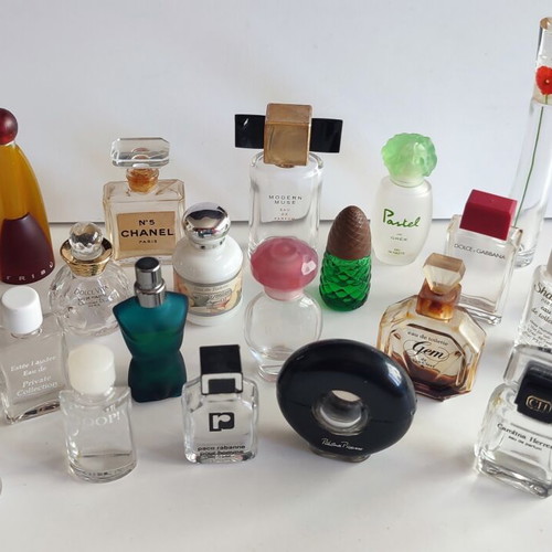 Vintage perfume miniatures collection used, 21 empty bottles for collectors