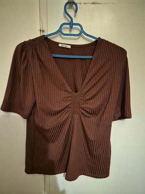 Bill Cost brown blouse XL like new with charming neckline