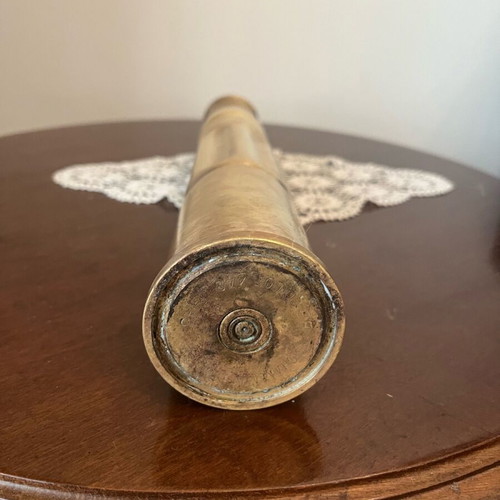 Decorative item from shell used, brass metal