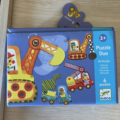 Children's puzzle with 6 different moving vehicle parts