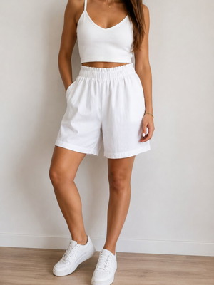 Regalinas White Women's Shorts Size M Like New