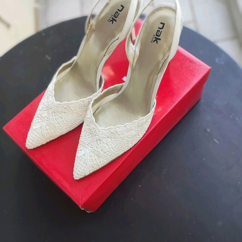 Nak Ivory Pumps Size 40 Like New White