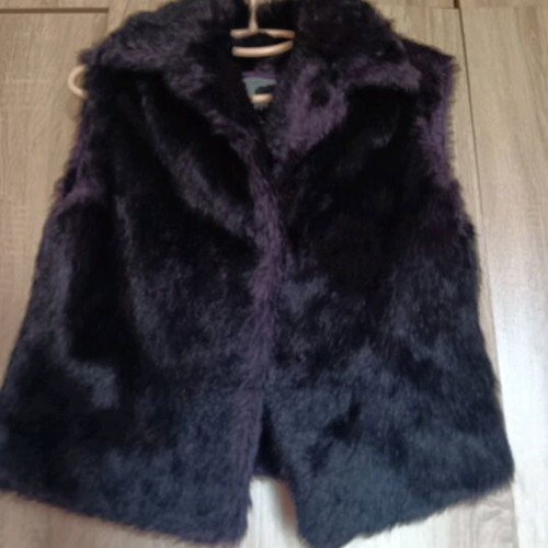 Sleeveless fur vest like new, black and purple with hidden clip