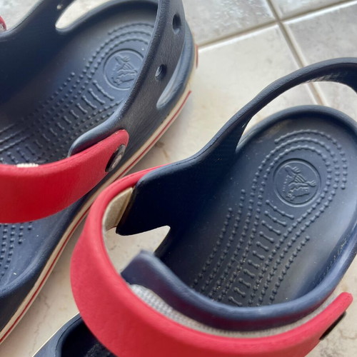 Crocs J3 sandals like new, sizes 34-35, blue