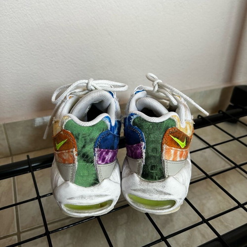 Nike Air Max 95 DJ4594-100 kids athletic shoes used, multicolor, size 35.5