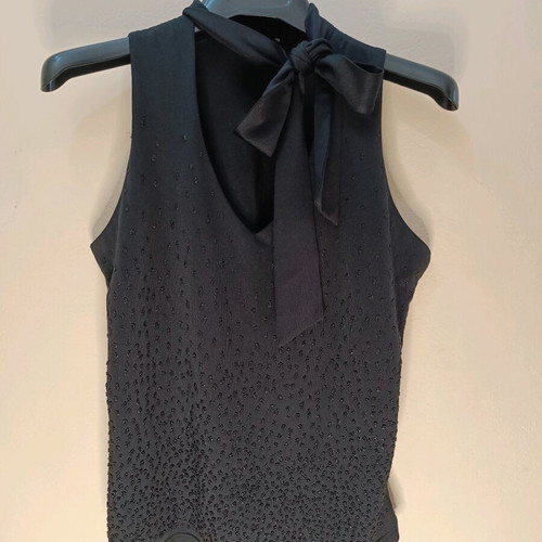 Black sleeveless top with strass and neck tie like new, size M