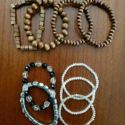 Jewelry set like new, boho vintage style with 4 necklaces and 9 bracelets