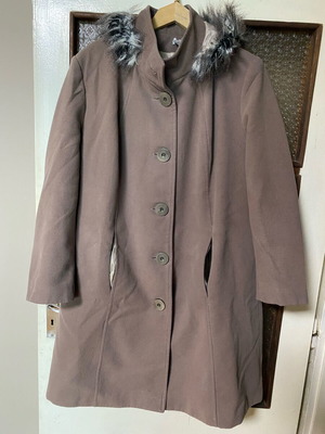 Women's coat used, size 2XL, beige