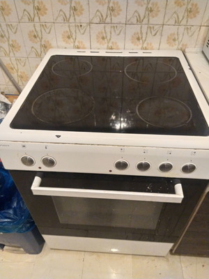 Electric stove like new, bought in 2022