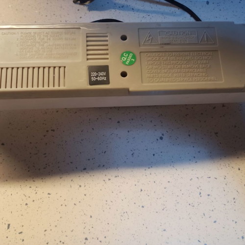 Automatic emergency lamp used for homes and stores