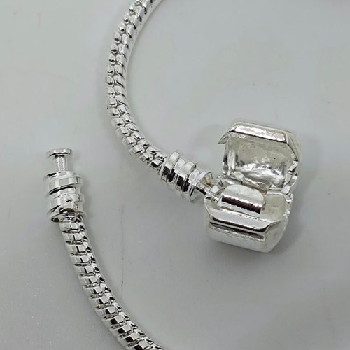 Silver bracelet snake chain with heart clasp S925 like new