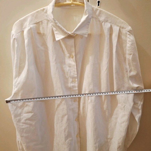 White women's shirt XL like new