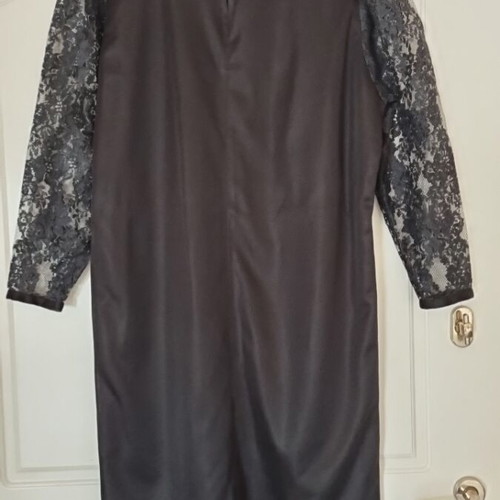 Women's black dress with lace like new