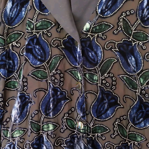 Jhuangariong women's elegant shirt N58 like new with embroidery and velvet