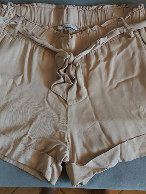 Women's shorts size L like new, beige, 100% viscose