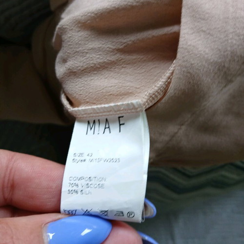 Mia F blouse like new, size M, beige
